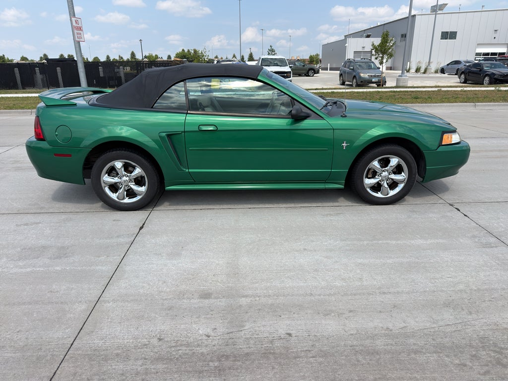 2000 Ford Mustang Base