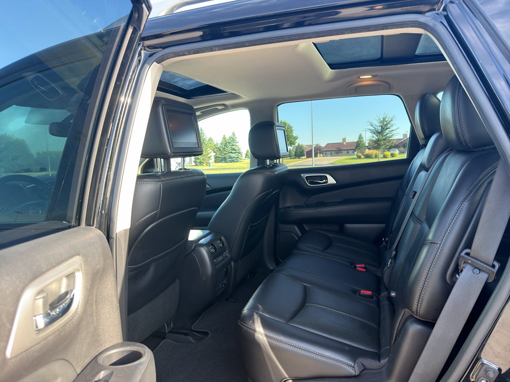 2017 Nissan Pathfinder Platinum