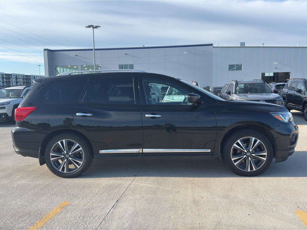 2017 Nissan Pathfinder Platinum
