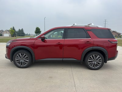 2023 Nissan Pathfinder SL