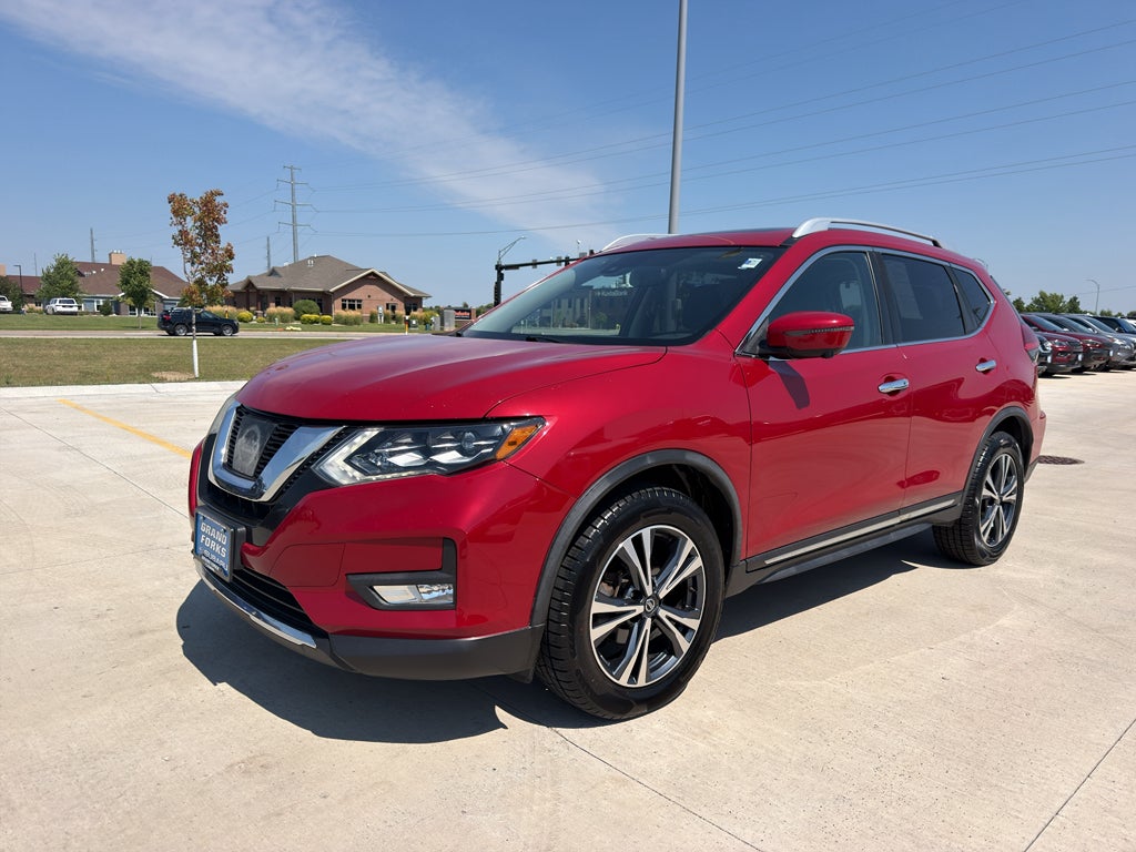 Used 2017 Nissan Rogue SL with VIN JN8AT2MV9HW271813 for sale in Grand Forks, ND
